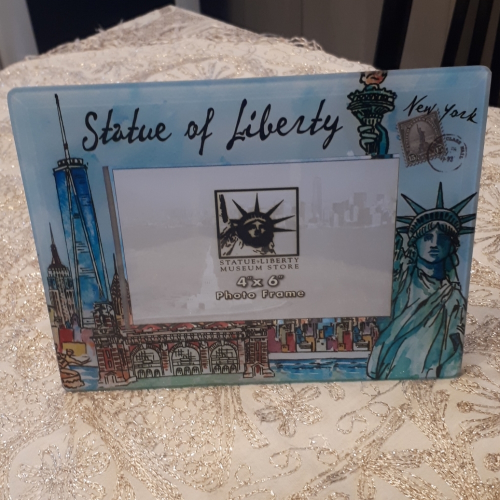 NEW Glass Statue of Liberty picture frame.